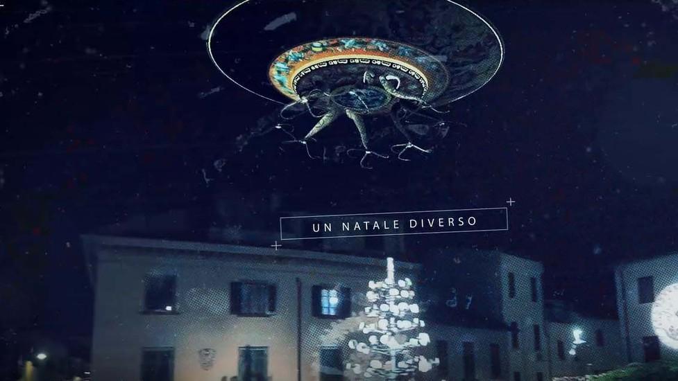 L’albero di Natale del futuro come decorazione un Ufo