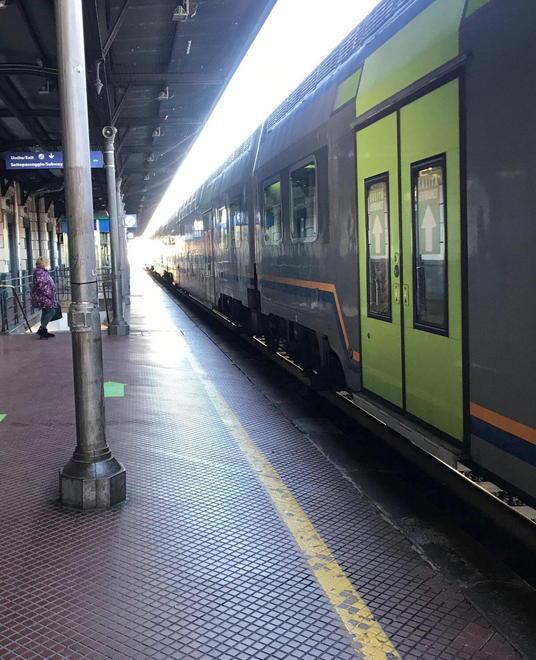 Turni in ospedale e poi il treno Che incubo la vita dei pendolari 