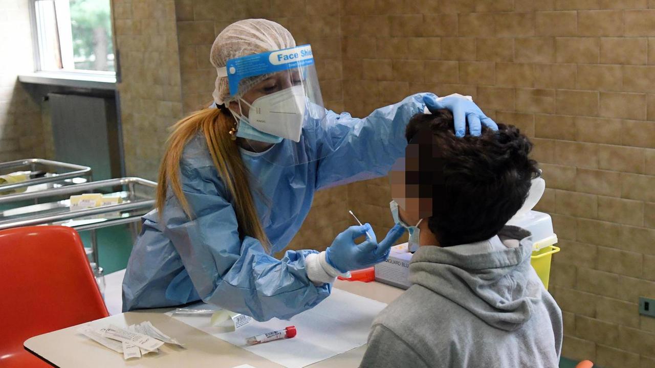 Domani screening di massa per studenti e insegnanti