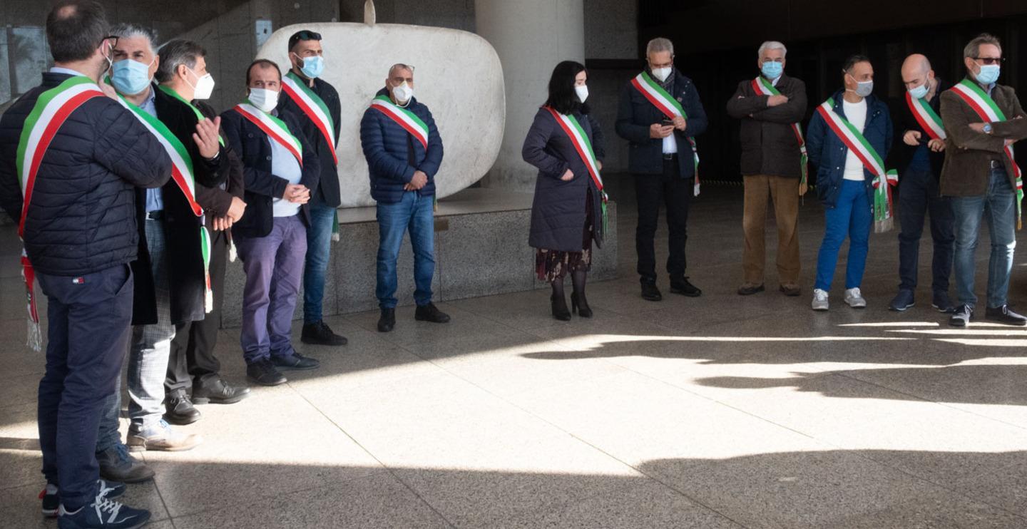 Ai sindaci pacche sulle spalle e promesse 