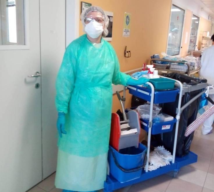 Modena, la scelta. «Lavoravo in un asilo ma ho chiesto di ritornare a pulire i reparti Covid» 