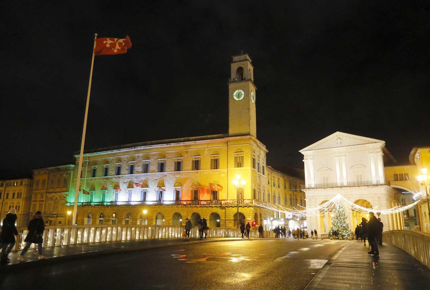 Dpcm di Natale, le due ipotesi. Speranza: "Rt in rialzo, serve zona rossa"