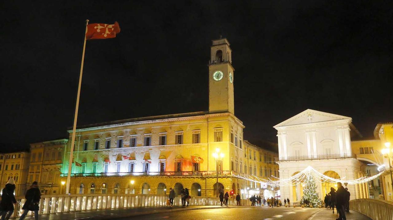 Dpcm di Natale, le due ipotesi. Speranza: "Rt in rialzo, serve zona rossa"