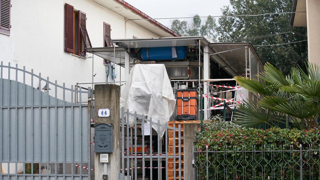 Il macchinario per l'imbottigliamento di vino all'interno del Podere Volpaio dove è avvenuto l'infortunio sul lavoro (foto Carlo Sestini)