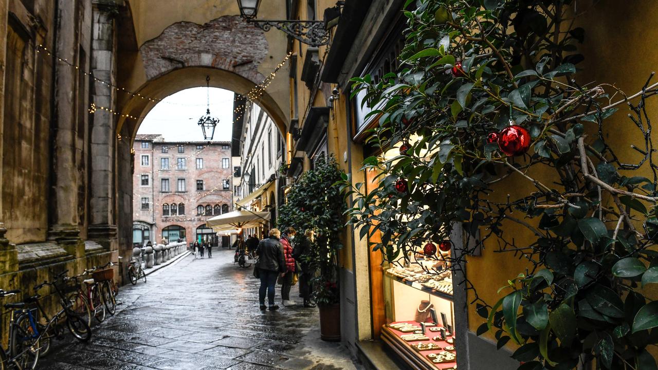 Dpcm di Natale: zona rossa nei festivi e prefestivi, arancione nei feriali. Cenoni e visite: le deroghe