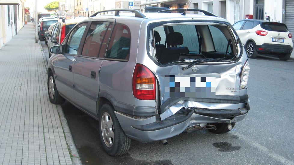 L'auto distrutta (foto Falorni)