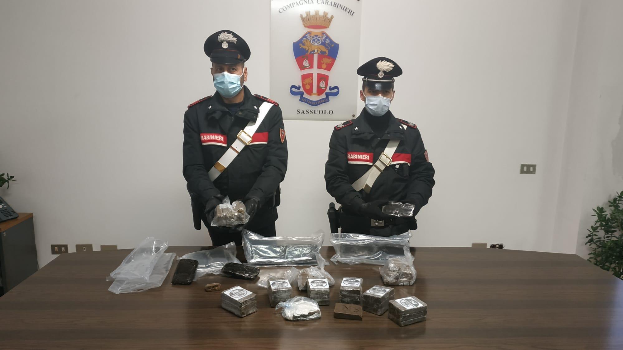 La droga sequestrata a casa dell'uomo dai carabinieri