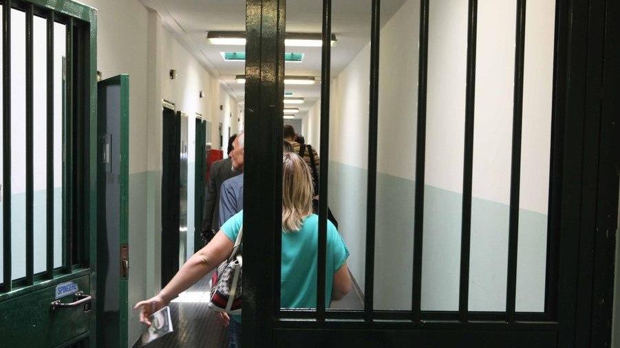 Carceri, il dramma dei “bimbi galeotti”: dietro le sbarre con le madri detenute
