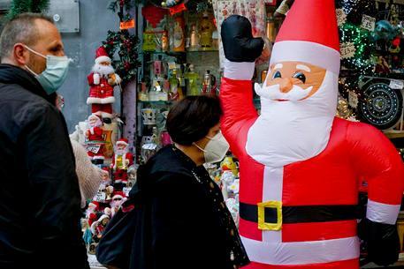 Natale in lockdown, via libera al decreto: nei giorni "rossi" visite ammesse per sole due persone 