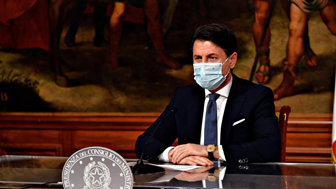 Il presidente Conte durante la conferenza stampa
