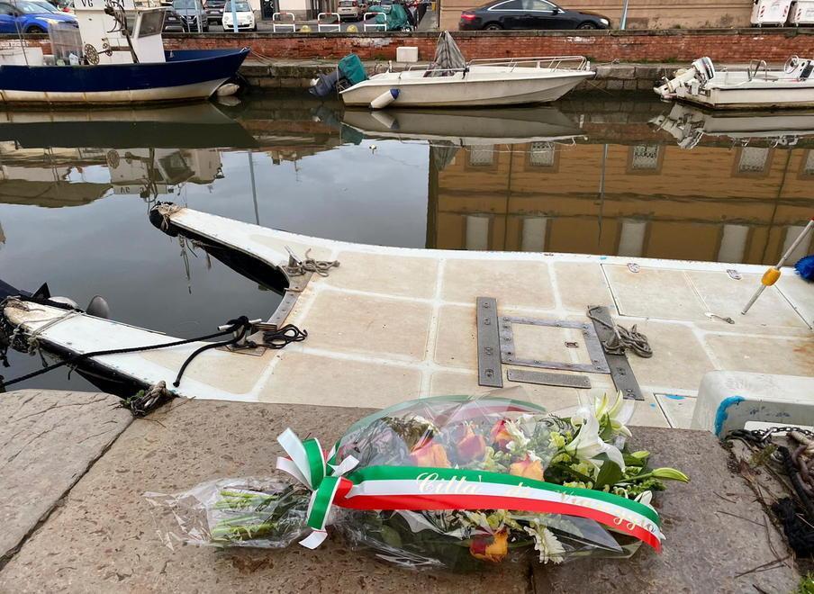 Riemerge dal Burlamacca il cadavere dell’uomo scivolato in acqua dopo il furto 