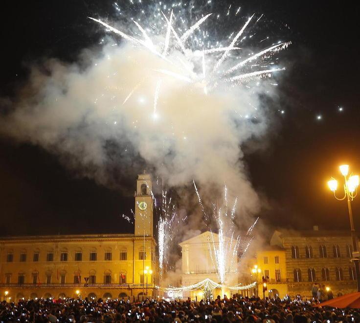 Niente fuochi artificiali in piazza l’addio al 2020 in diretta dal Verdi