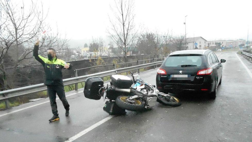 Moto tampona un’auto lungo via Roma Ferito uomo di 68 anni