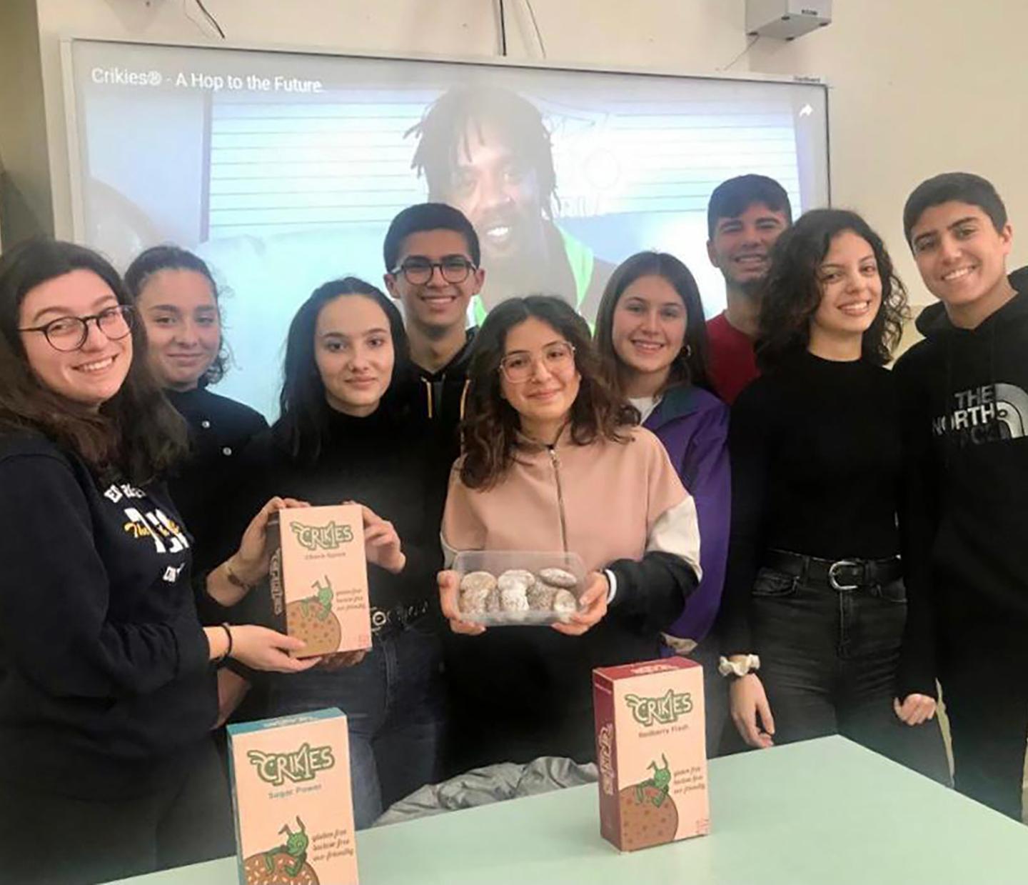 Un biscotto di farina di grillo fa vincere il liceo Spano