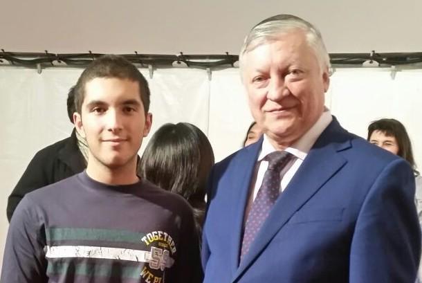 Francesco, il 18enne oristanese re degli scacchi: «Adoro le mosse vincenti» 