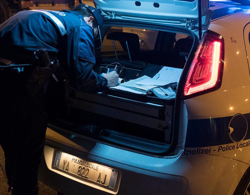 Formigine Un colpo di clacson avvia l’inseguimento e i pugni sull’auto «Ho avuto paura» 