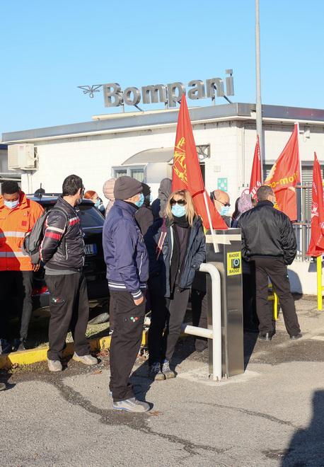 Scontro alla Bompani di Ostellato, la Fiom proclama lo sciopero a oltranza 