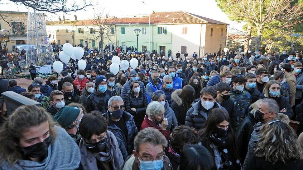 Palloncini bianchi e amore per Sara, campionessa di moto e solidarietà - Il video