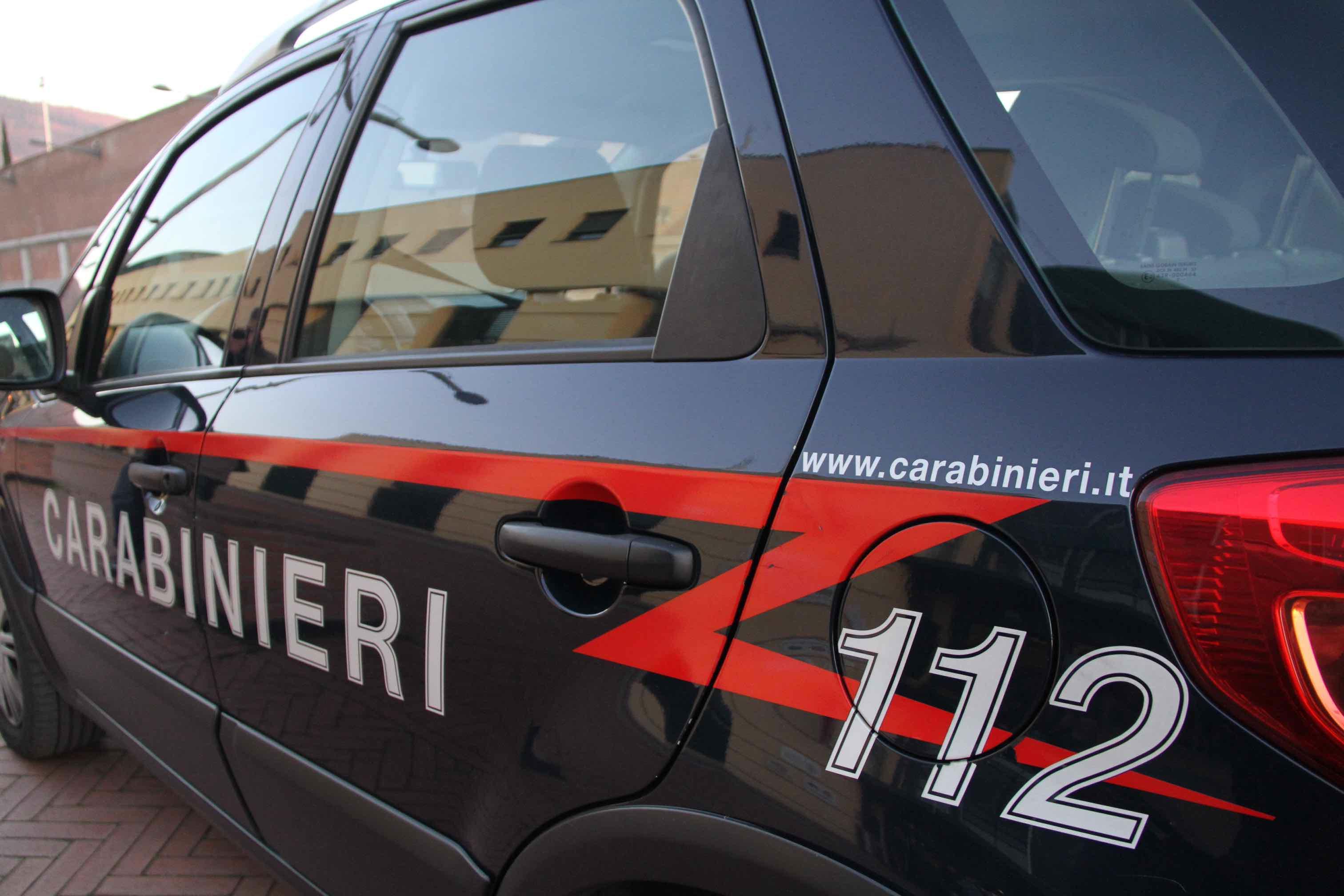 Un'auto dei carabinieri (foto d'archivio)