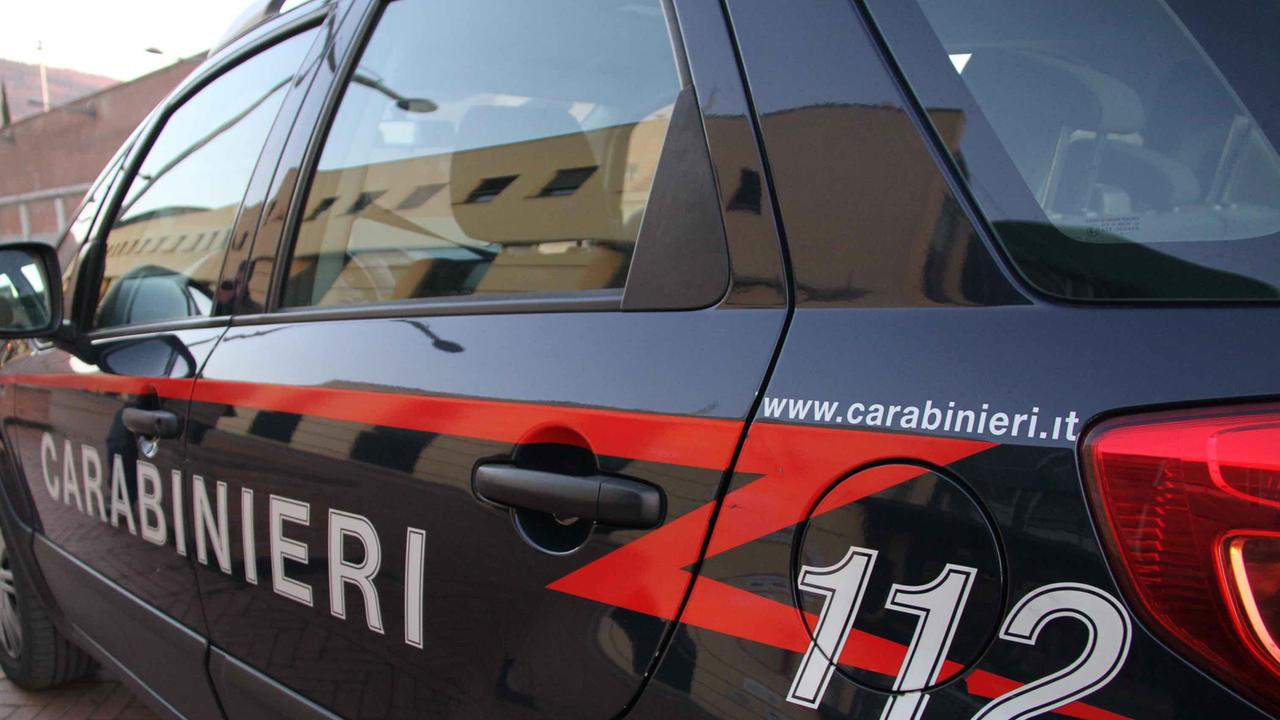 Un'auto dei carabinieri (foto d'archivio)