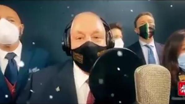 Un fermo immagine del video pubblicato dal sindaco di Grosseto Antonfrancesco Vivarelli Colonna sul suo profilo Facebook "Antonfrancesco Vivarelli Colonna - personaggio politico"