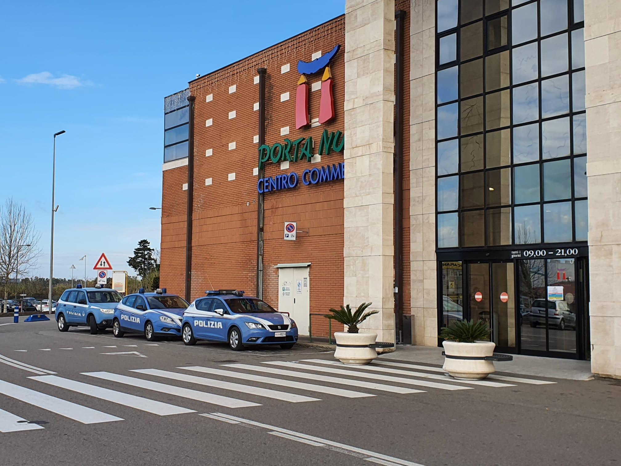 Oristano, apre il bar del centro commerciale: multato, locale chiuso