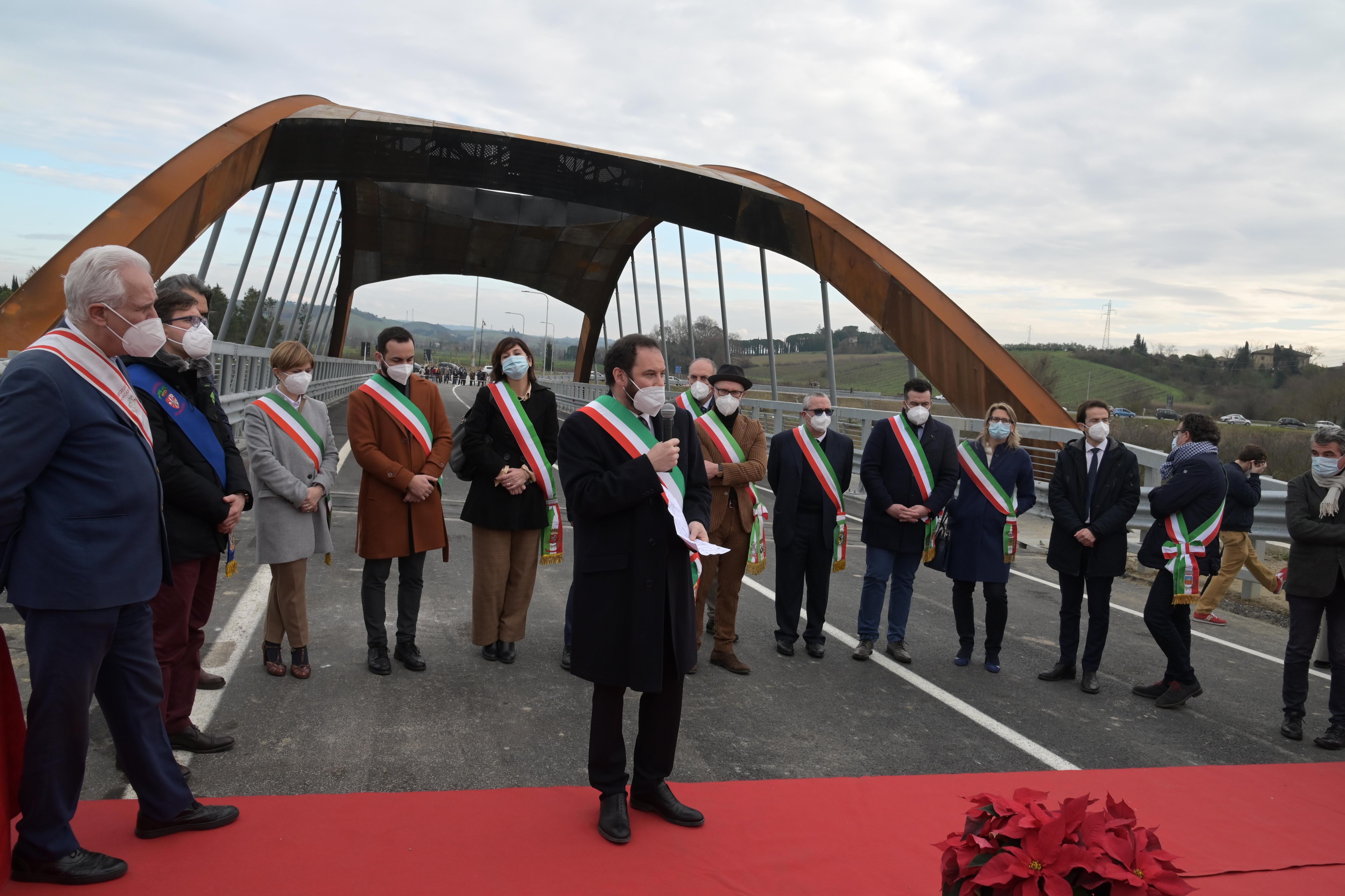 Un momento della cerimonia dell'inaugurazione del 4° lotto della Sr 429 dell'Empolese Valdelsa (foto Carlo Sestini)