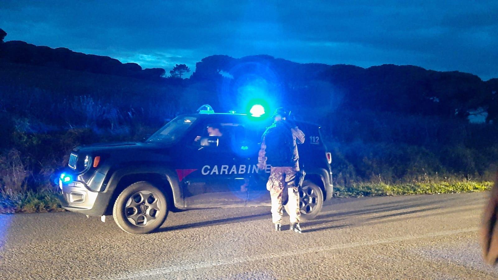 Una pattuglia dei carabinieri di Rosignano (foto d'archivio)