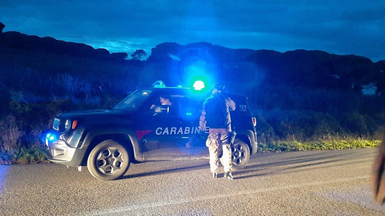 Una pattuglia dei carabinieri di Rosignano (foto d'archivio)