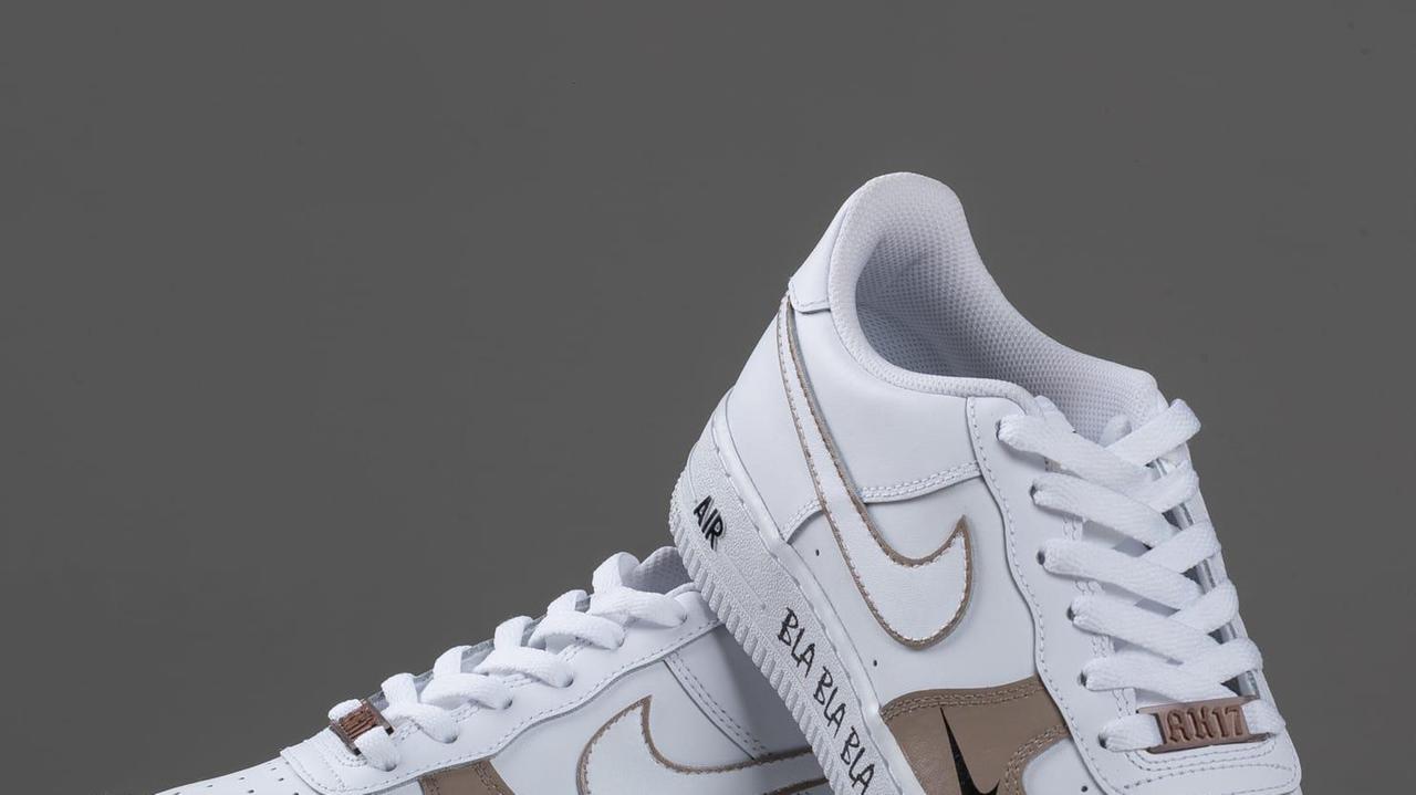 A Olbia Alessio Lai, l’uomo che “customizza” le scarpe