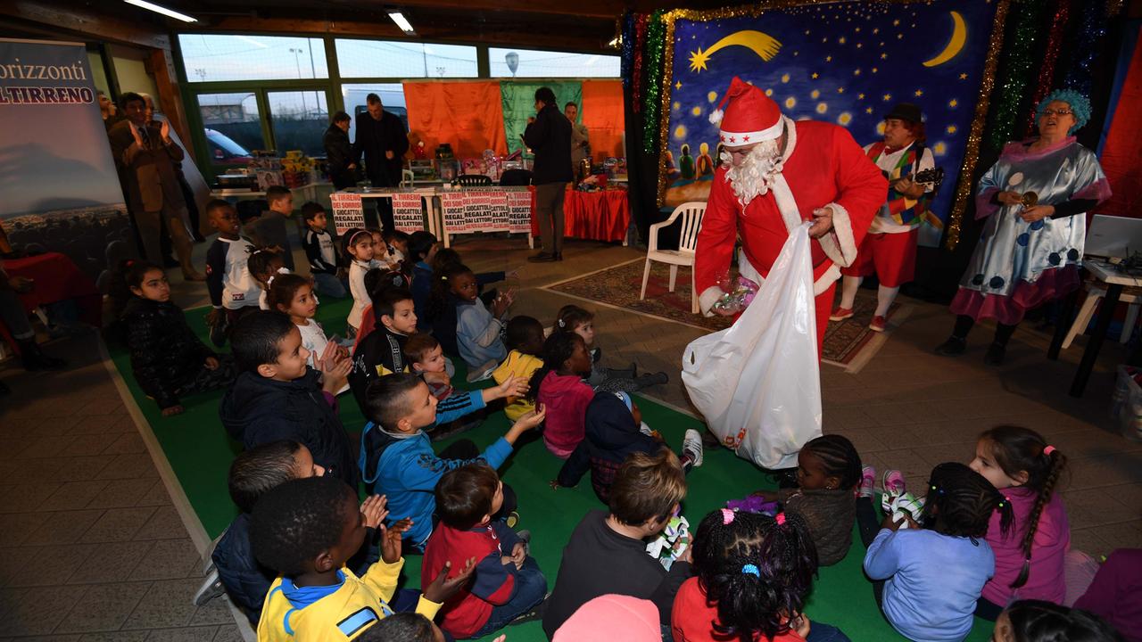Natale di solidarietà, il regalo sospeso arriva a 374 bambini cecinesi