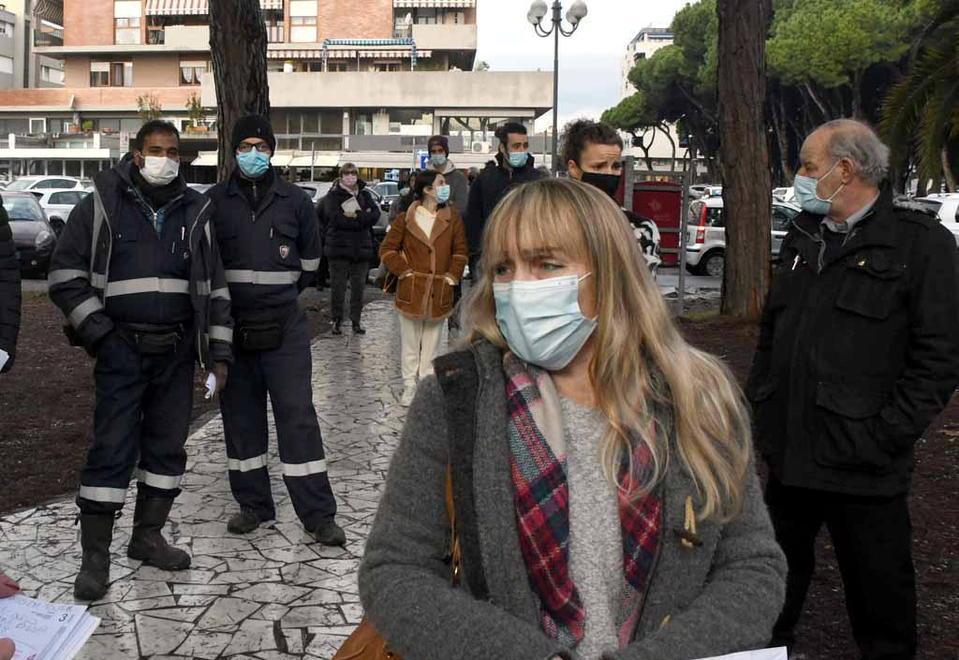 Il sindacato: poco personale L’azienda: si può prenotare