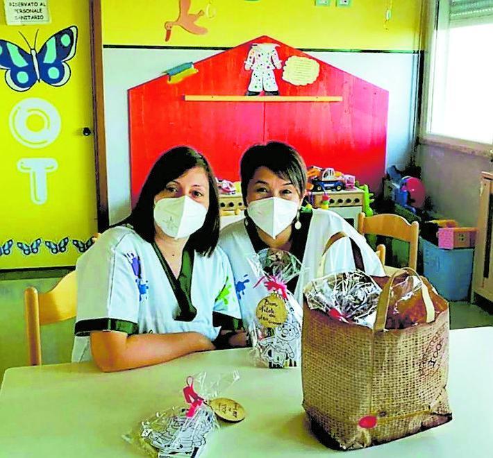 Marionette e pennarelli per baby pazienti in ospedale