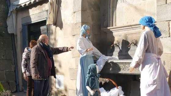 Statue a misura d’uomo per il presepe in piazza