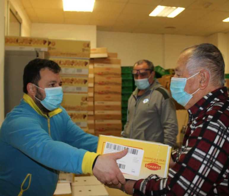 Pacchi di viveri grazie ai fondi statali Hanno fatto richiesta già 49 famiglie