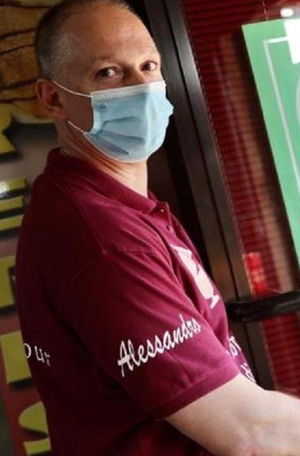 Danneggiò a bottigliate la Gelateria popolare: denunciato un giovane