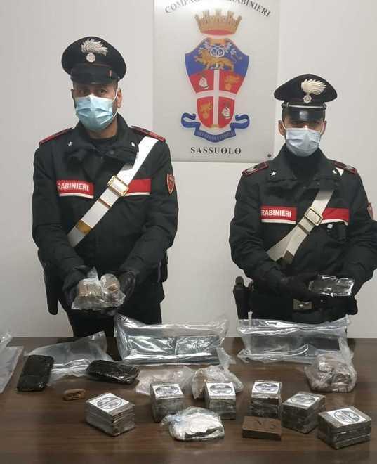 Sequestrato l’hashish di Natale Nel fienile nascosti nove chili 