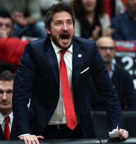 Le bestemmie di Pozzecco in diretta europea Il coach: «Ho sbagliato, non succederà più» 