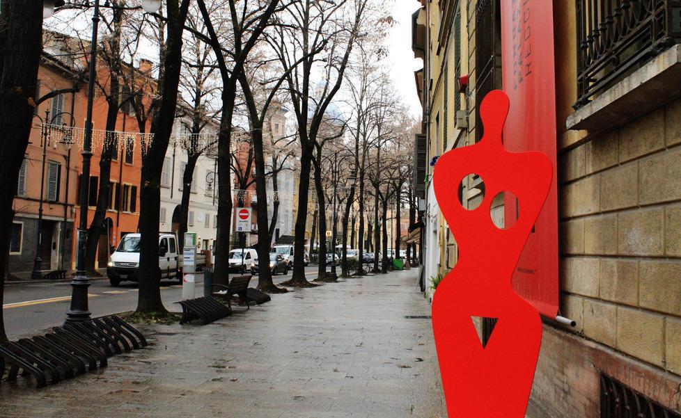 “Trio con brio”, in viaggio tra le colorate sculture dell’artista Olimpia Zagnoli 