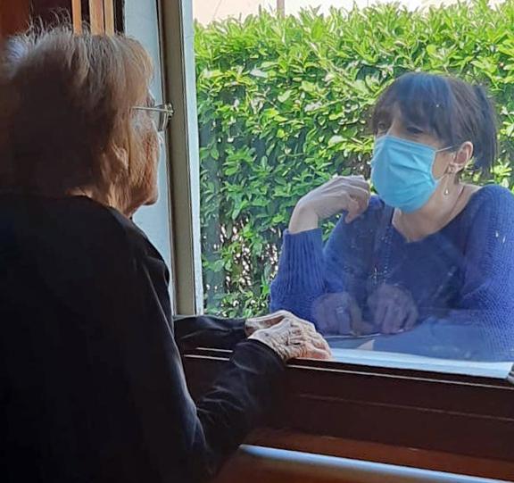 Gli ospiti di Villa Geras a Migliarino pronti per il pranzo “online” 