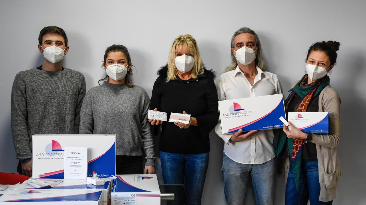 Passano da Lucca i tamponi rapidi usati anche da Giuseppe Conte