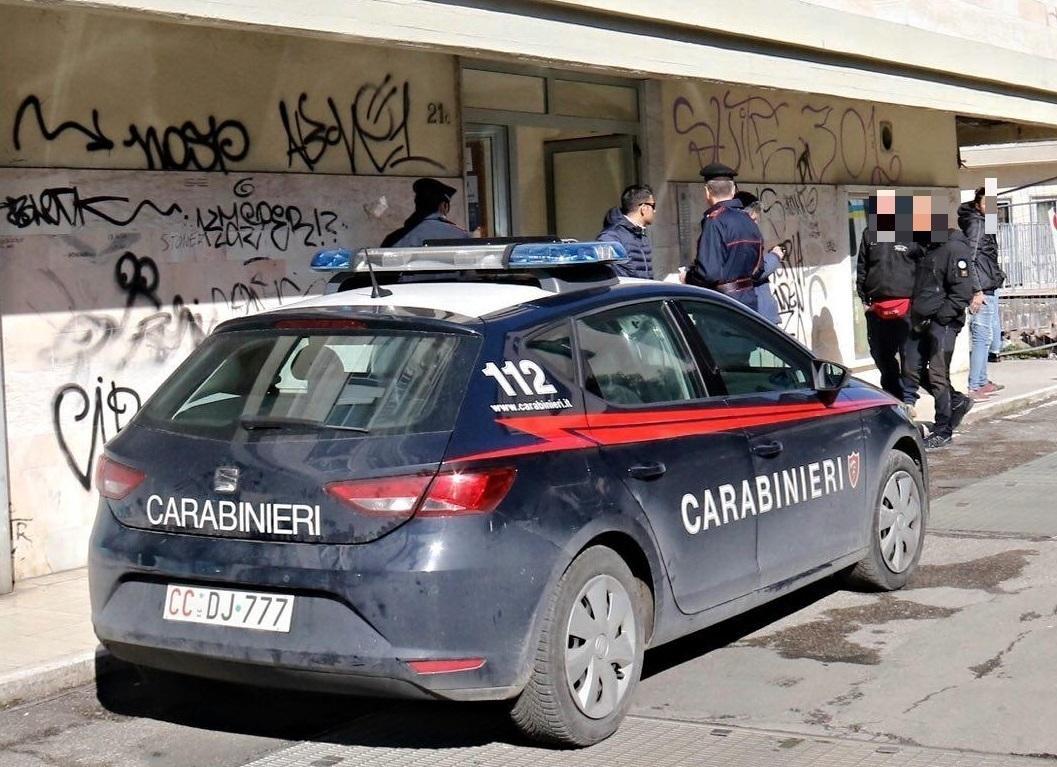 Una pattuglia dei carabinieri in piazza Attias (foto d'archivio)