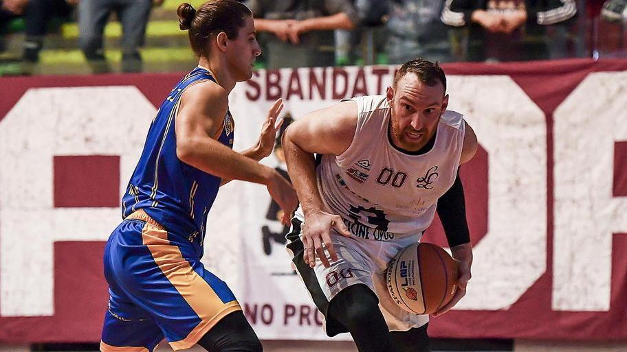 Show di Ammannato: 27 punti e 9/9 da due. La Libertas 1947 cala il poker e prende il volo
