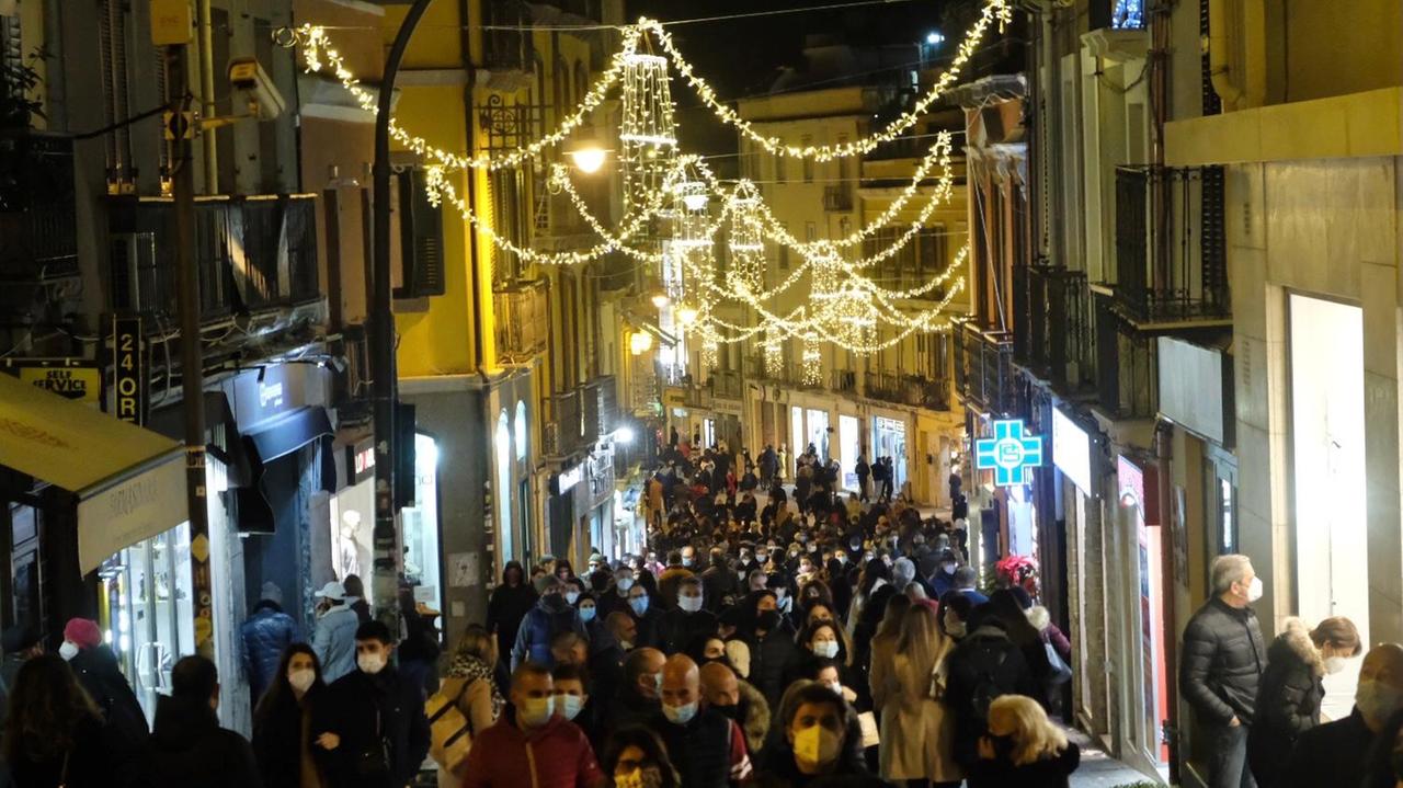 Lo shopping natalizio a Cagliari (foto mario rosas)
