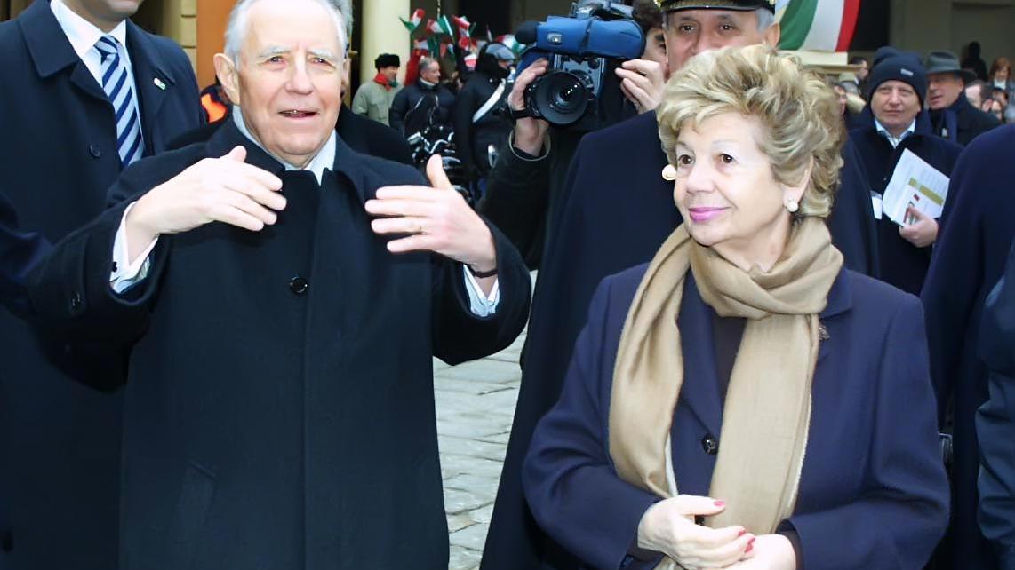 La sindaca Raggi omaggia Ciampi tre anni dopo il "no" dei grillini livornesi