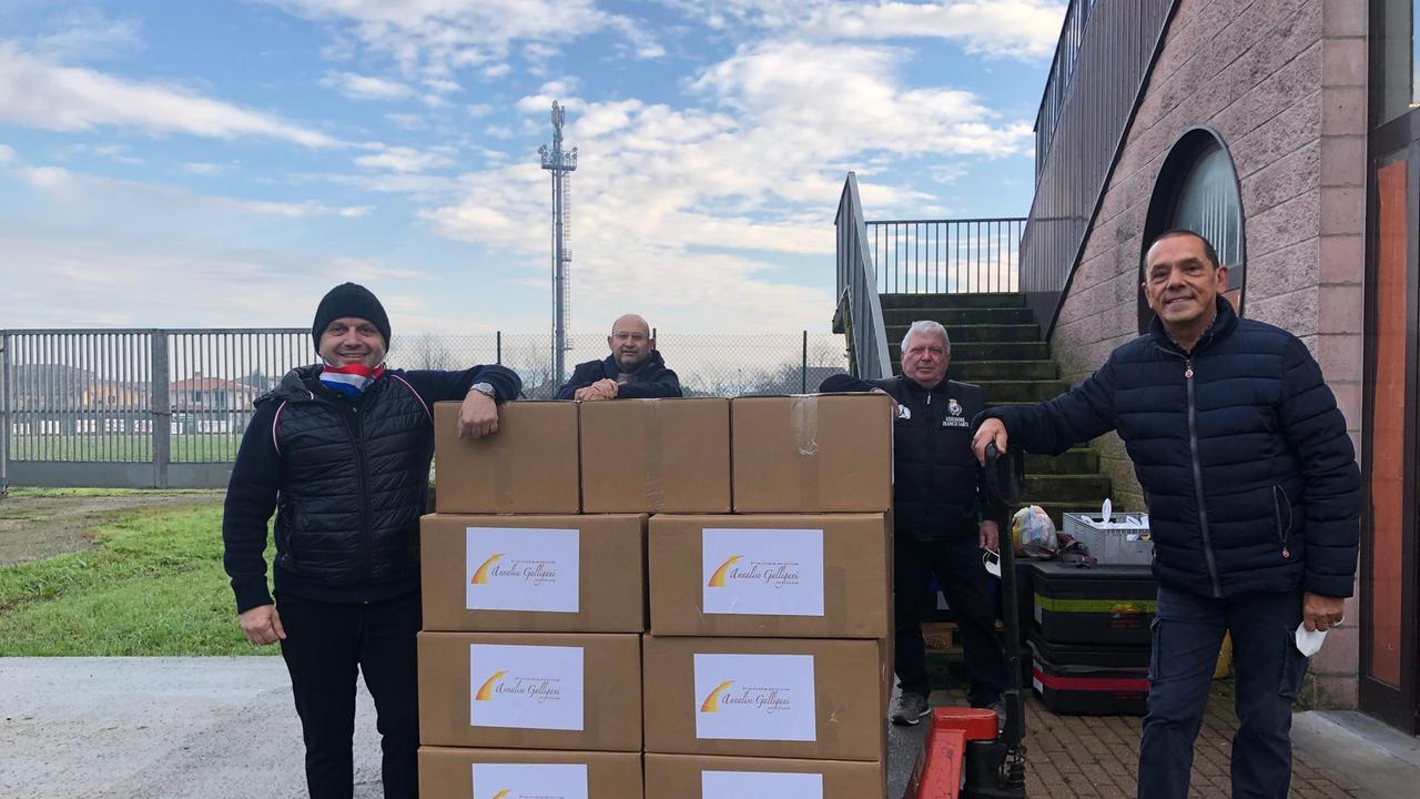 I pacchi consegnati dalla fondazione Annalise Galligani onlus al comune di Ponte Buggianese