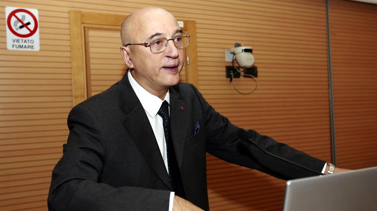 Virus che muta ed efficacia dei vaccini Cossarizza frena: «Basta allarmismi»