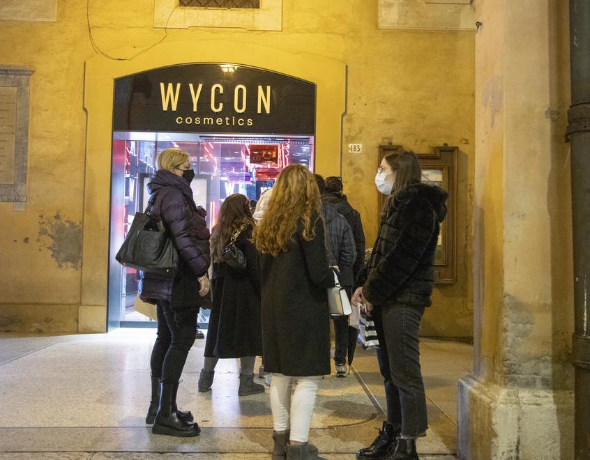 I modenesi non rinunciano alle feste, la spesa di Natale vale 294 milioni 