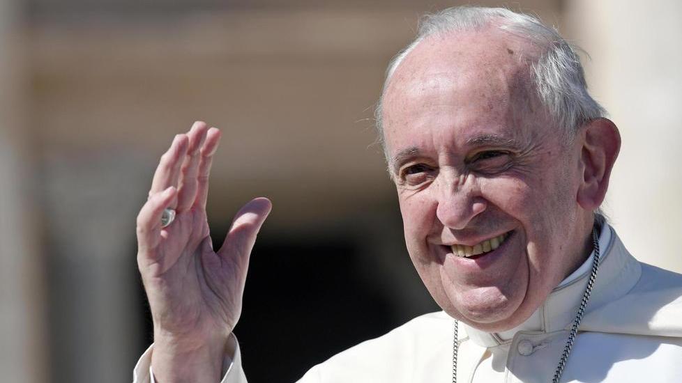 Papa Francesco e gli anziani nella docu-serie di Netflix
