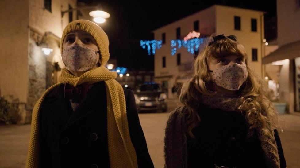 Il “buon Natale” dei negozianti in una deliziosa clip di bambini